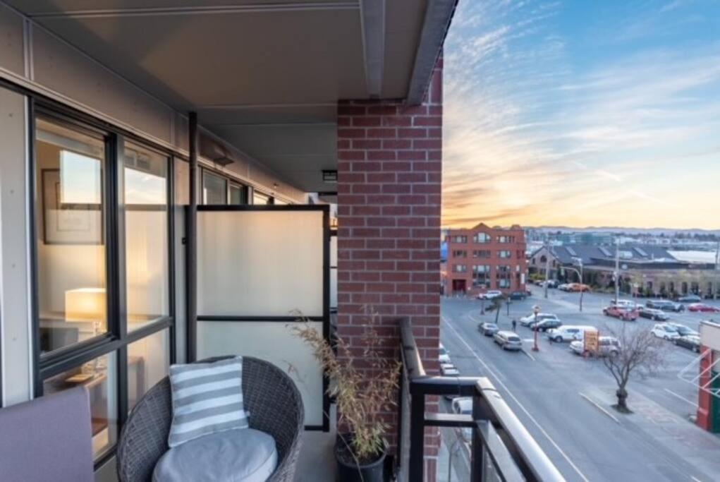 Elegance At The Union Apartment Victoria Exterior photo